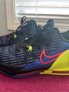 Nike LeBron Witness Kids Shoes (3.5)
